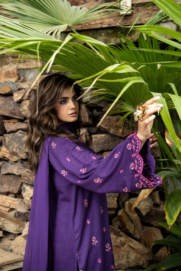 PRET EMBROIDERED & SHEESHA WORK KARANDI LAWN 3 PCS