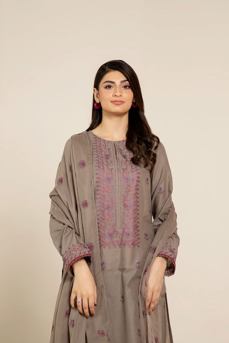 EMBROIDERED LAWN 3 PCS (UNSTITCHED)